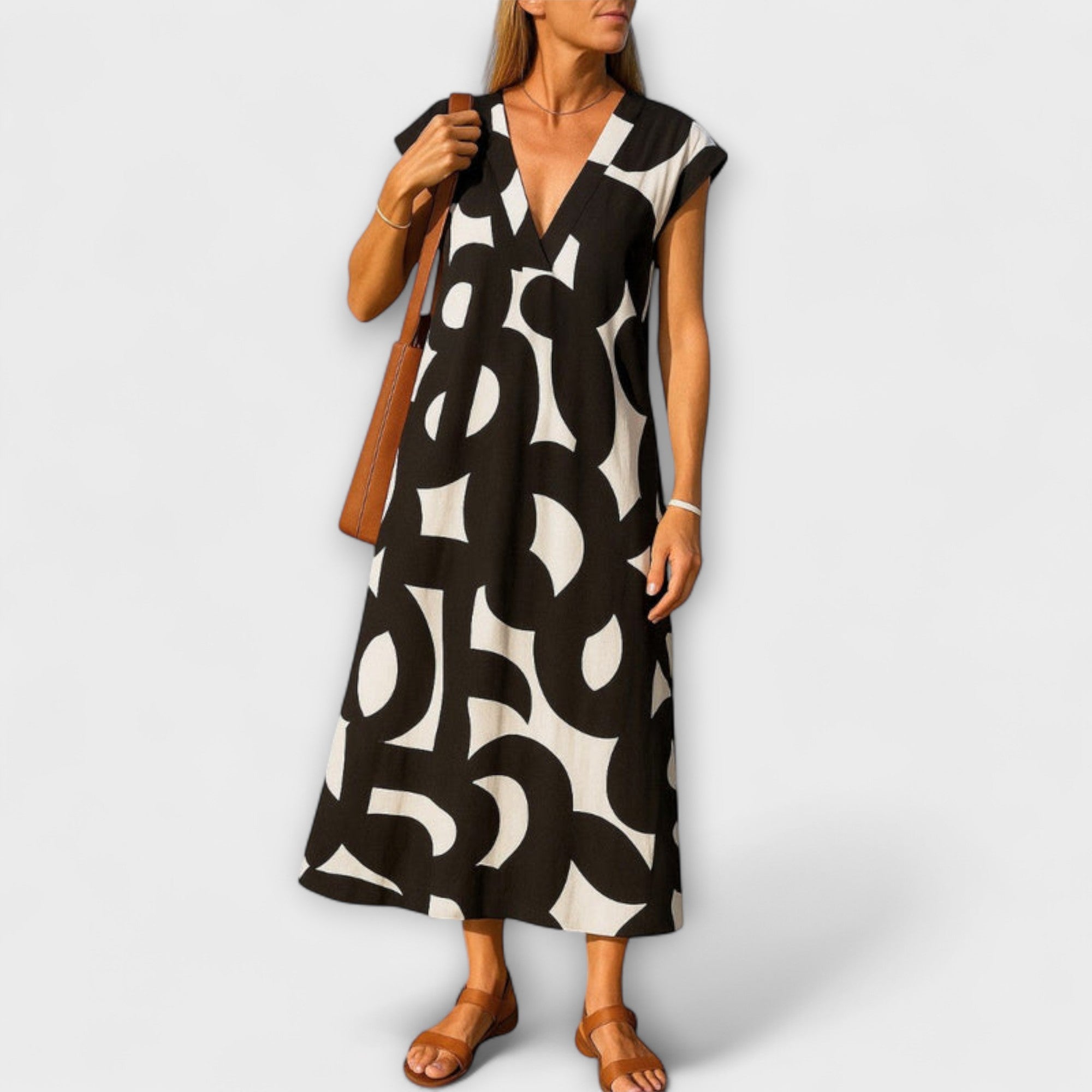 Linae – Light Dress with V-Neck