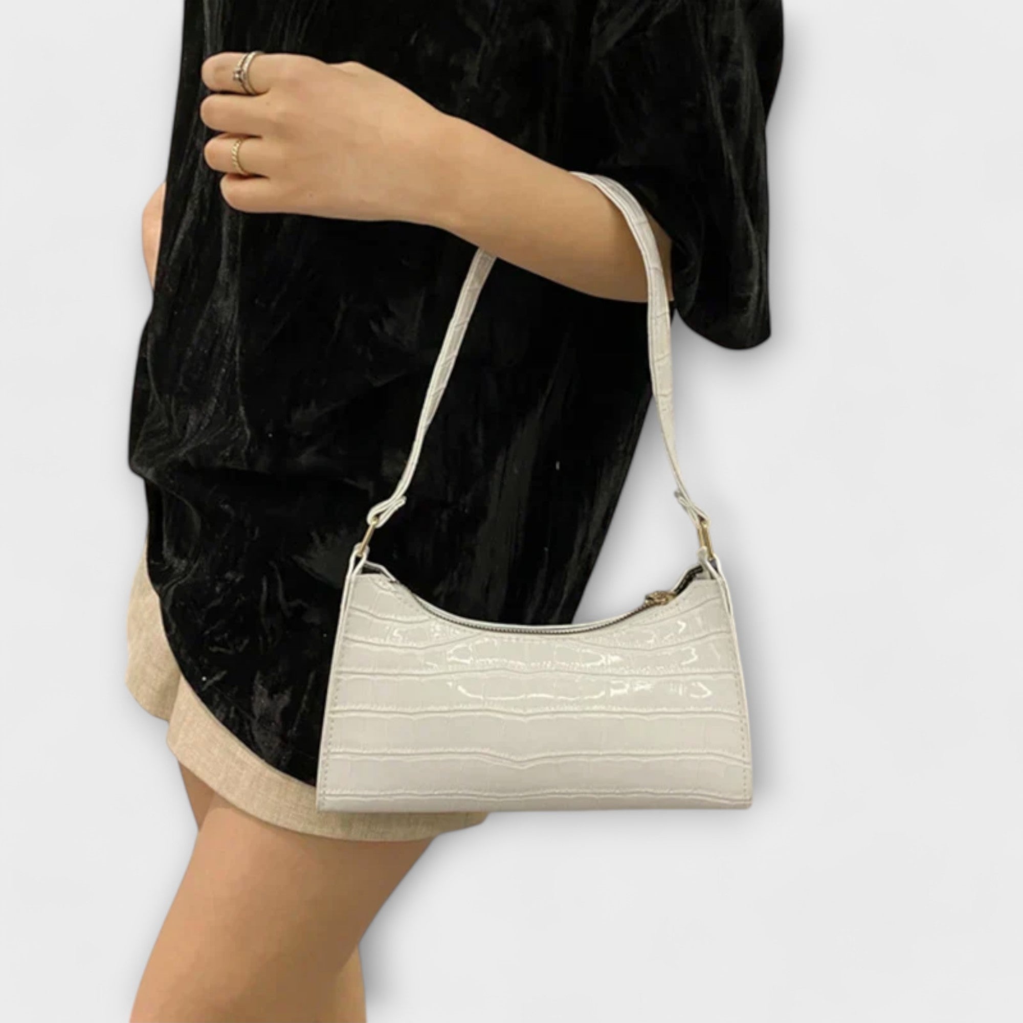 Aurellia. - Shiny Leather Bag