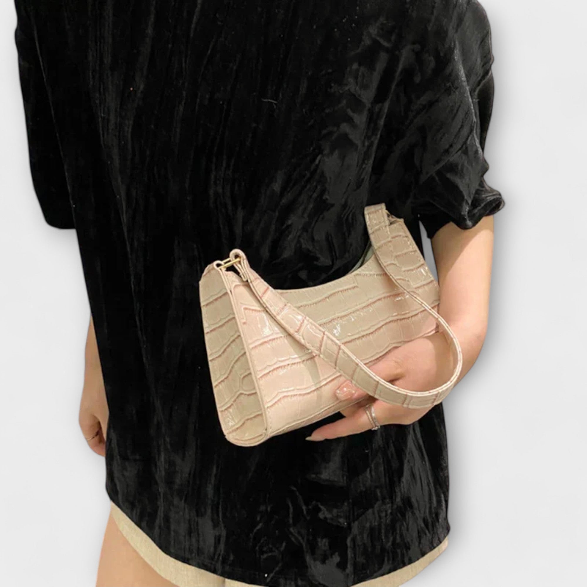 Aurellia. - Shiny Leather Bag